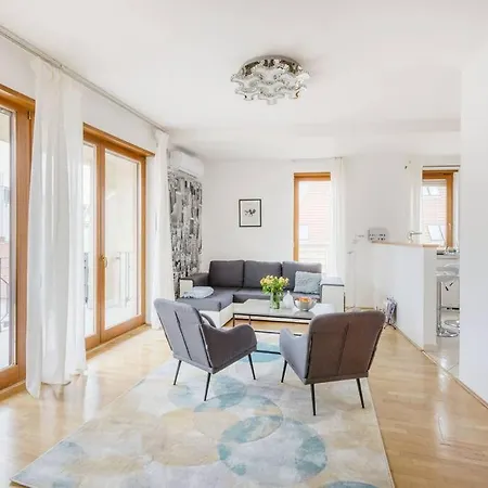 Apartment Dream With Grand Terrace In The Center