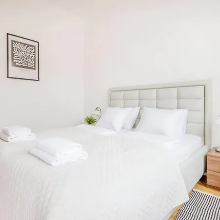Apartment Dream With Grand Terrace In The Center *